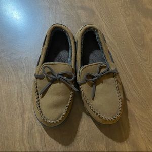3/$15 Roundtree & Yorke slippers